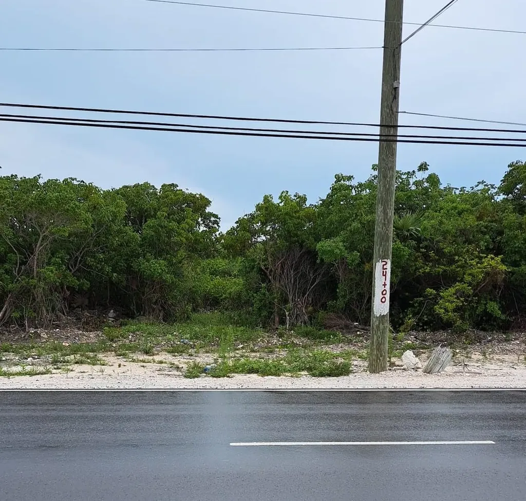 Queens Highway Exuma BS