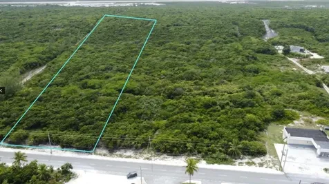 Queens Highway Exuma BS