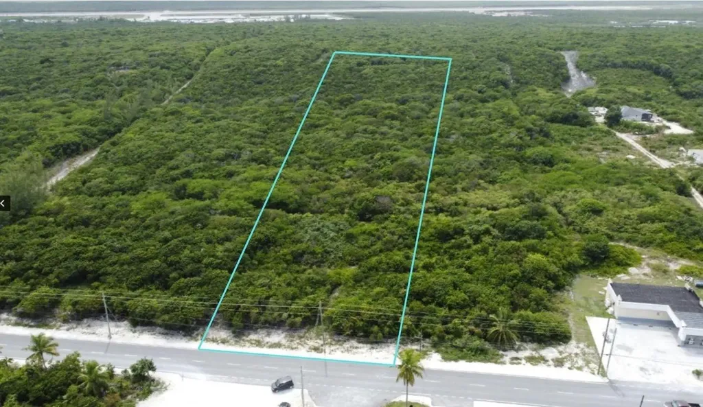 Queens Highway Exuma BS