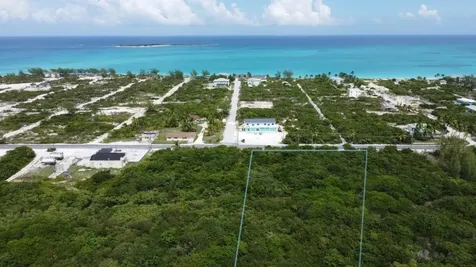 Queens Highway Exuma BS