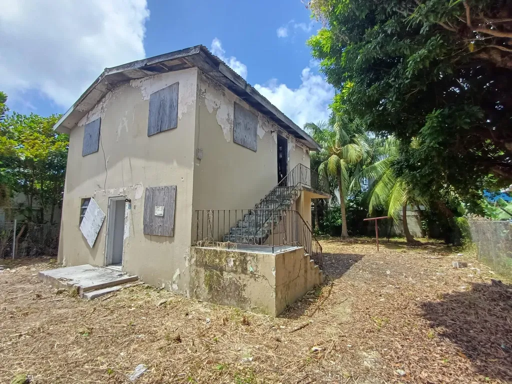 East Street North Du-plex New Providence Paradise Island BS