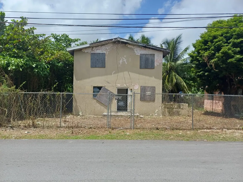 East Street North Du-plex New Providence Paradise Island BS