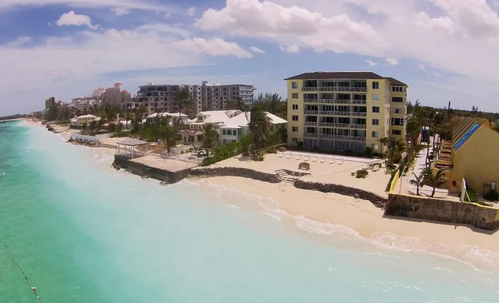 Carefree On West Bay Street New Providence Paradise Island BS