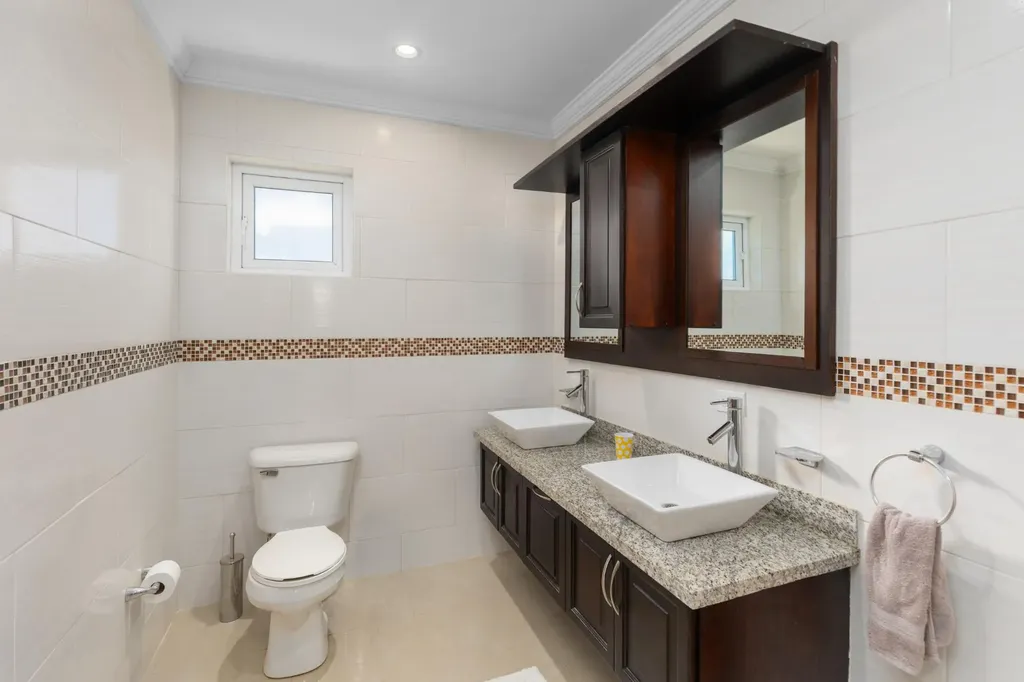 5 Bedroom 4.5 Bath House Long Island BS