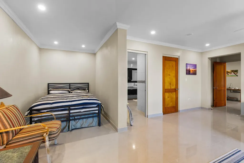 5 Bedroom 4.5 Bath House Long Island BS