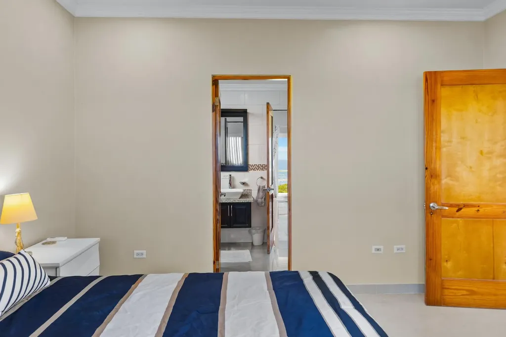 5 Bedroom 4.5 Bath House Long Island BS