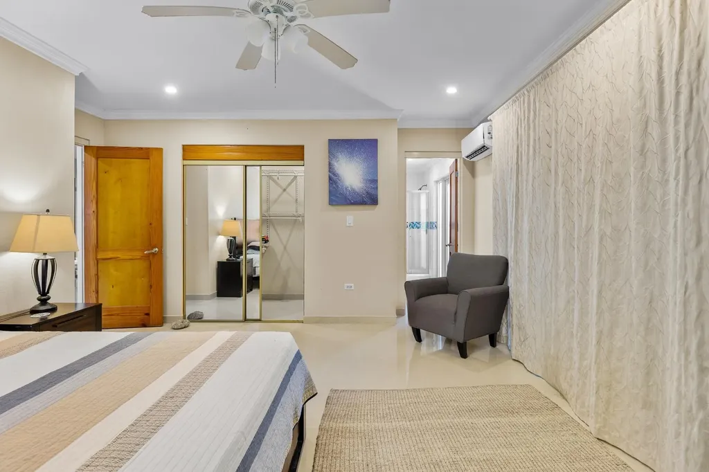 5 Bedroom 4.5 Bath House Long Island BS