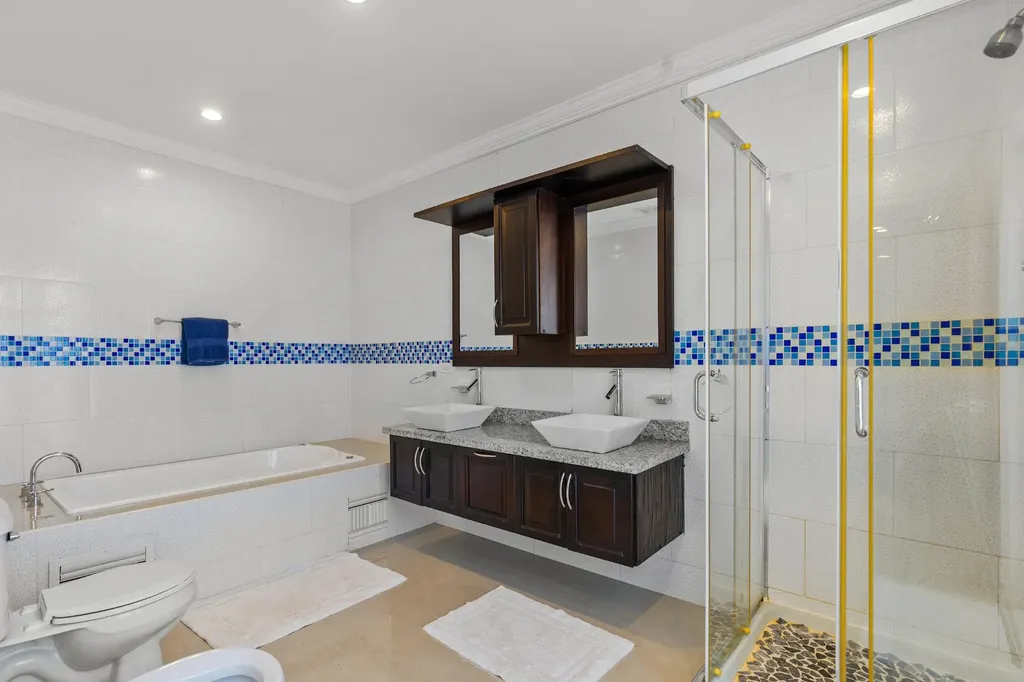 5 Bedroom 4.5 Bath House Long Island BS