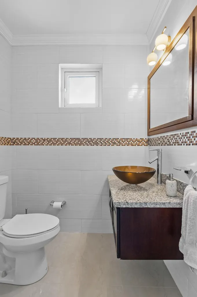 5 Bedroom 4.5 Bath House Long Island BS