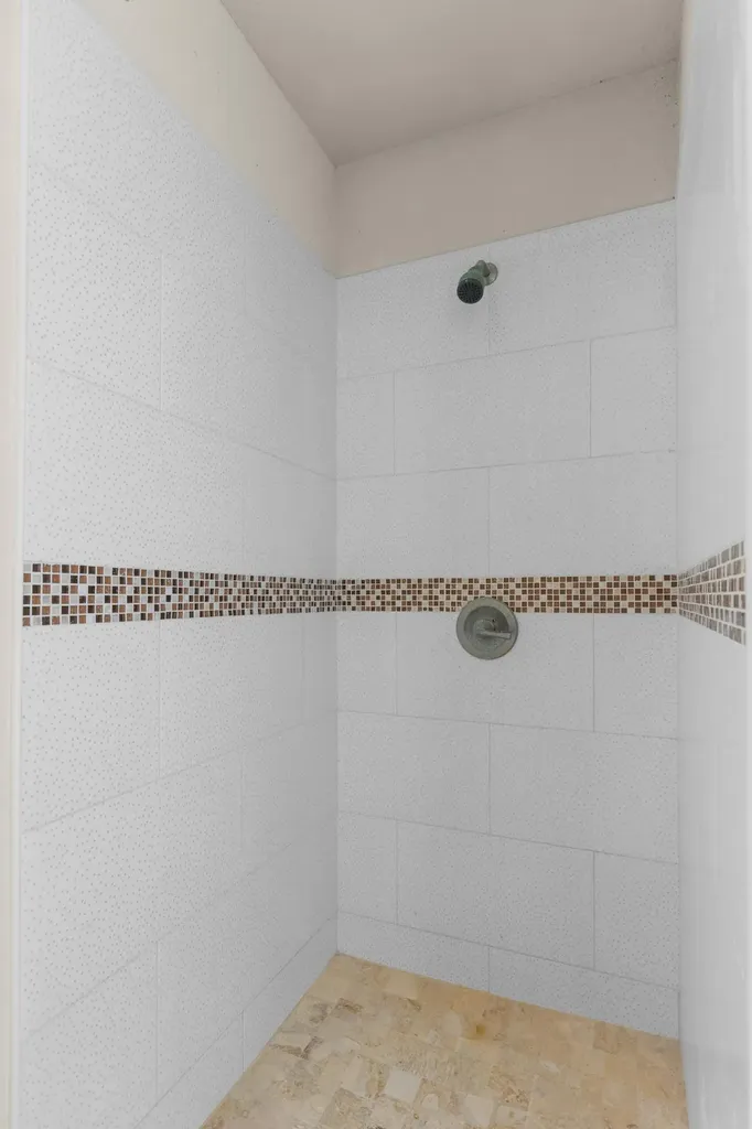 5 Bedroom 4.5 Bath House Long Island BS