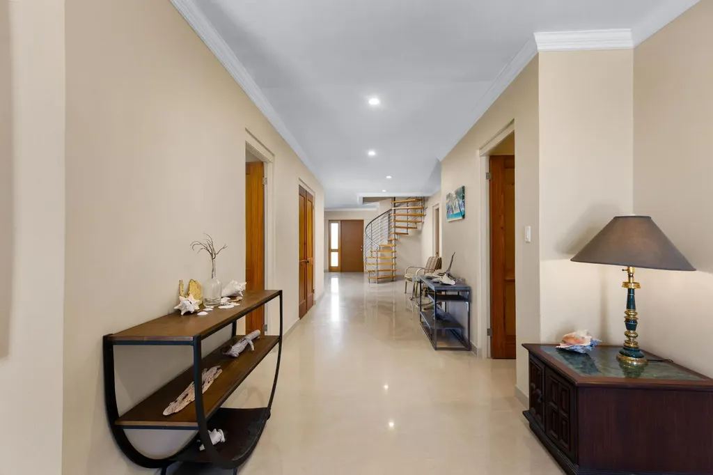 5 Bedroom 4.5 Bath House Long Island BS