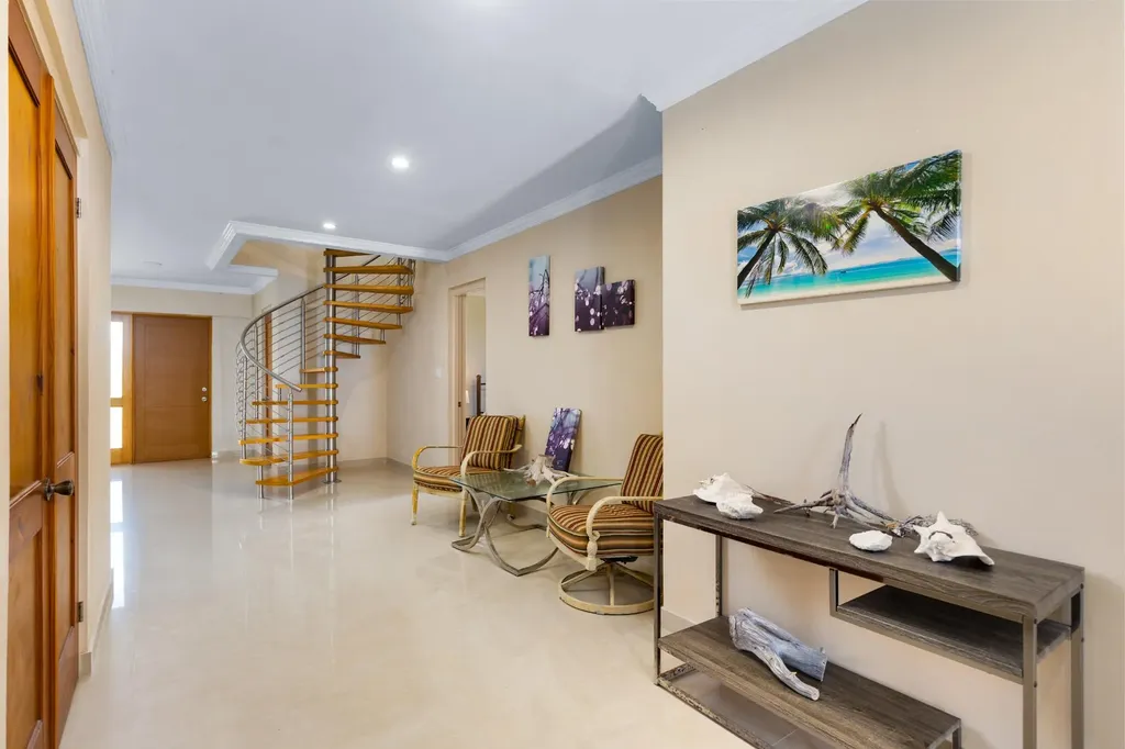 5 Bedroom 4.5 Bath House Long Island BS