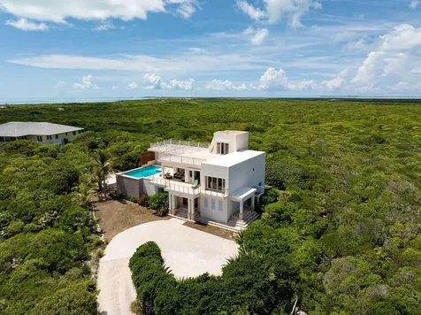 5 Bedroom 4.5 Bath House Long Island BS