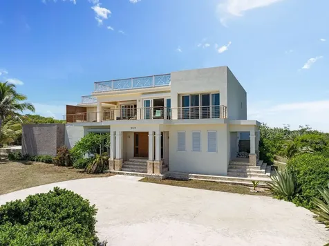 5 Bedroom 4.5 Bath House Long Island BS