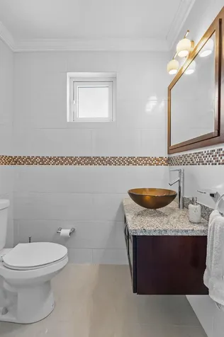 5 Bedroom 4.5 Bath House Long Island BS