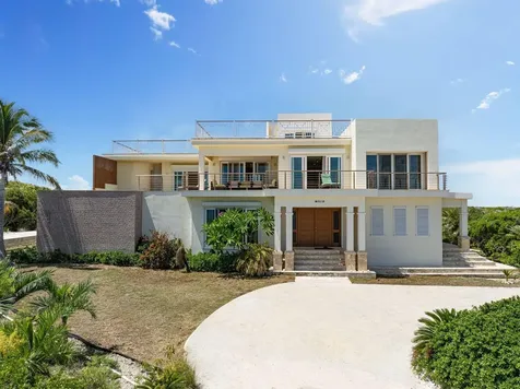 5 Bedroom 4.5 Bath House Long Island BS