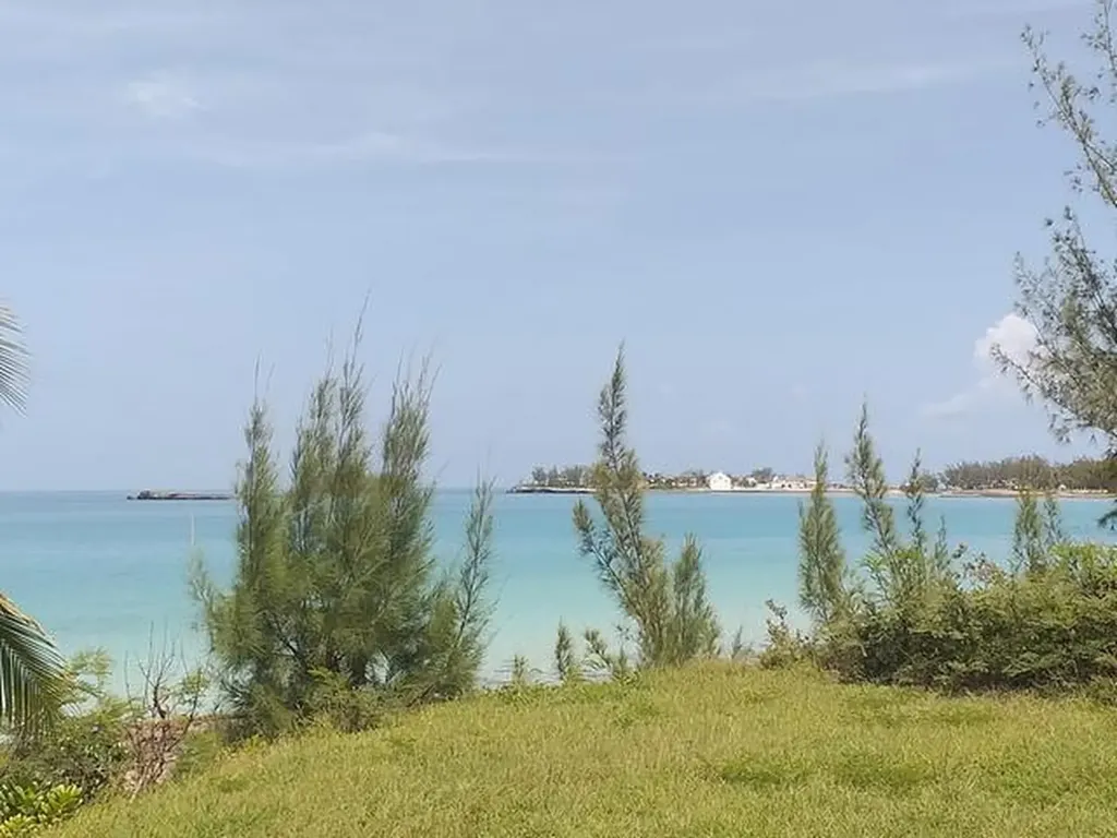 Queen's Highway Eleuthera BS
