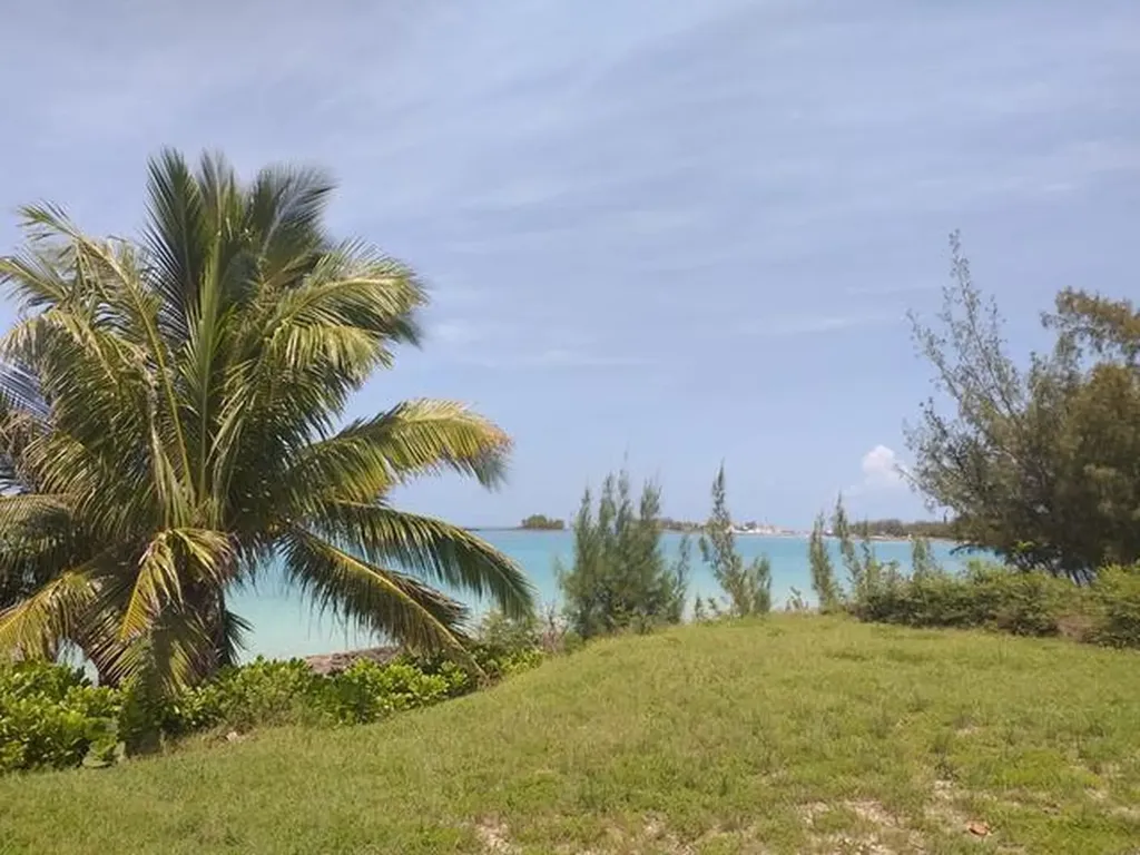 Queen's Highway Eleuthera BS