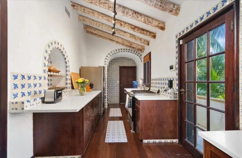 West Bay Street 972 New Providence Paradise Island BS