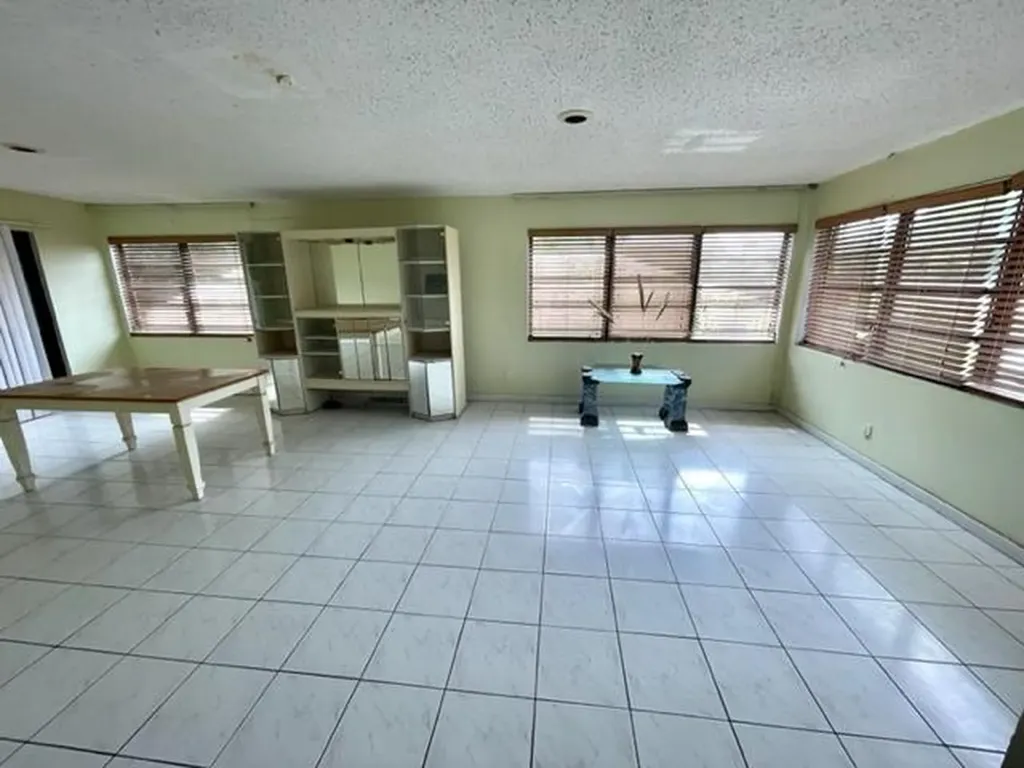 Halibut Street Grand Bahama Freeport BS