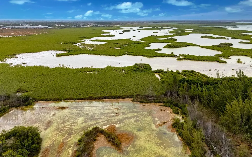 Munnings Road, Lakefront New Providence Paradise Island BS