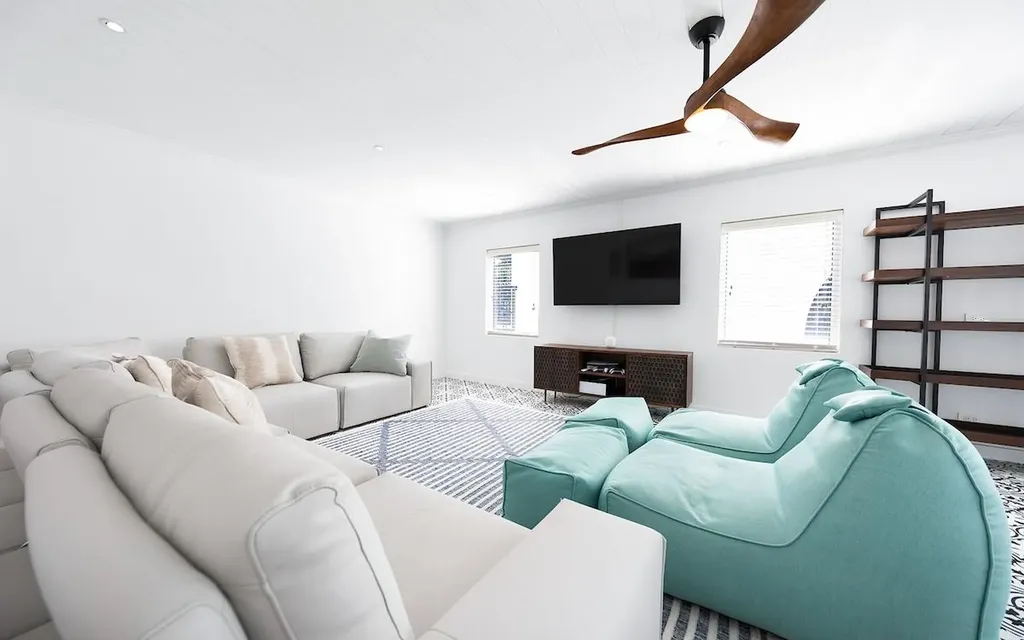 102 Eastern Road New Providence Paradise Island BS