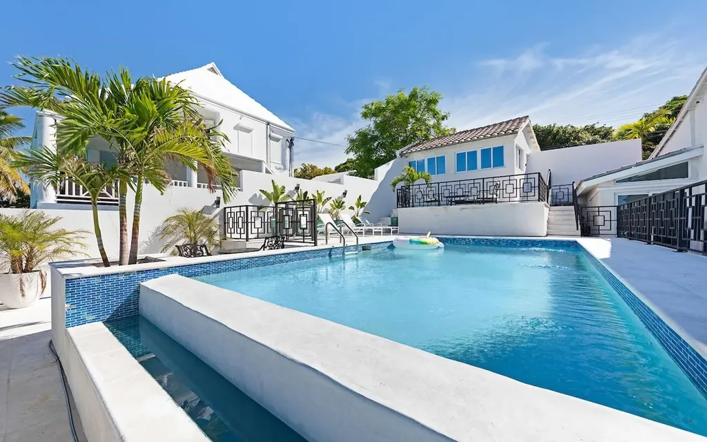 102 Eastern Road New Providence Paradise Island BS