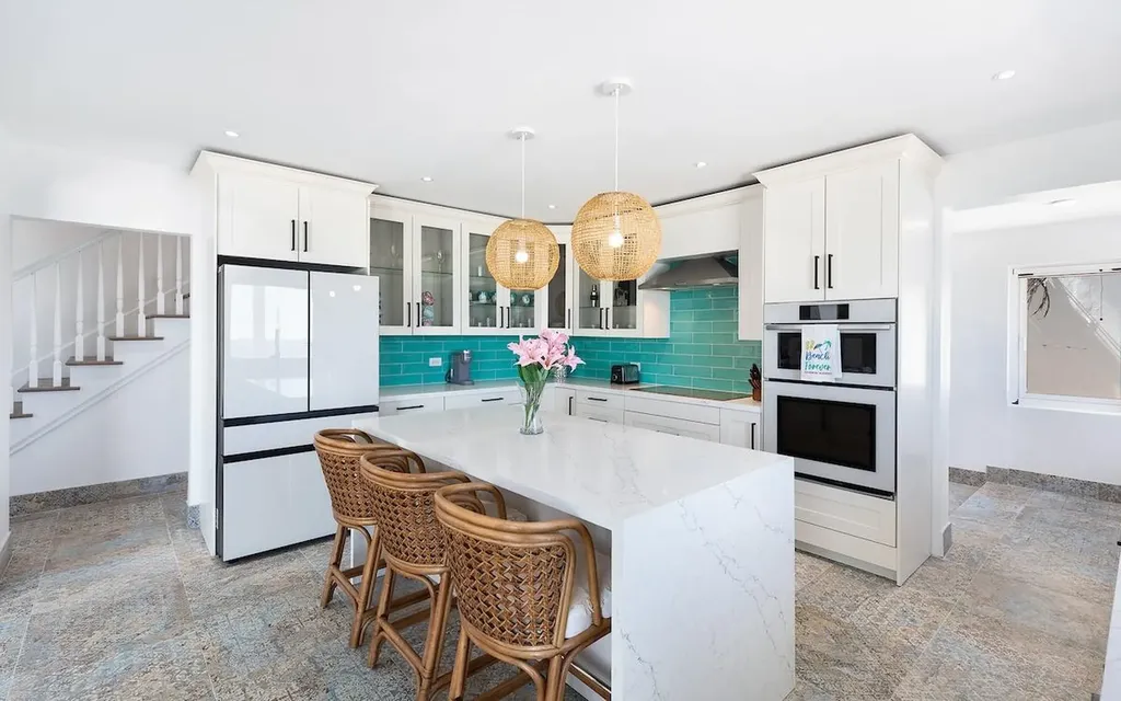 102 Eastern Road New Providence Paradise Island BS