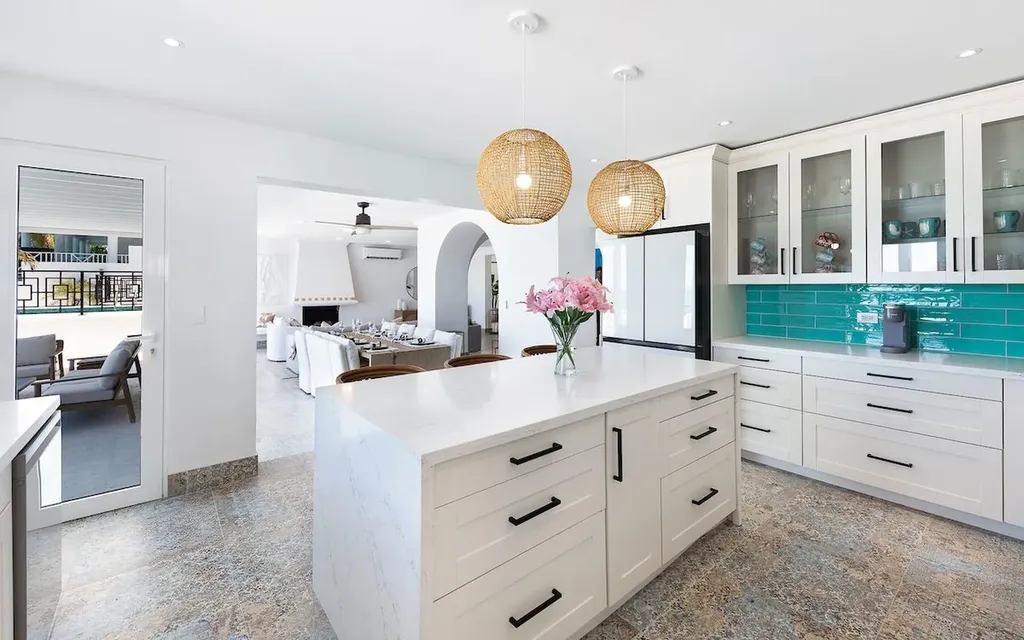 102 Eastern Road New Providence Paradise Island BS