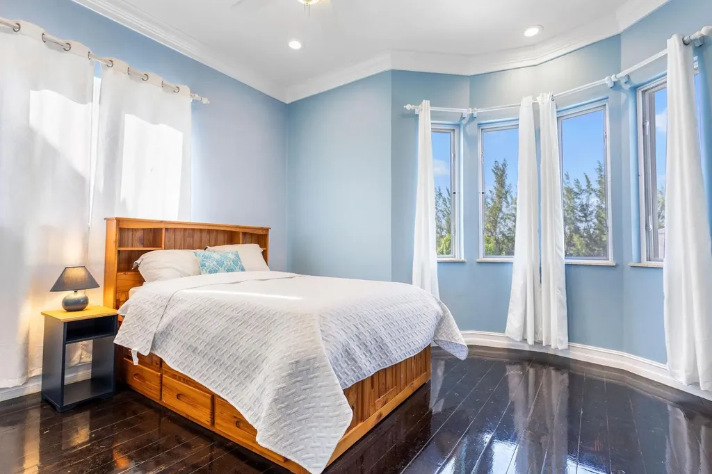 4 Dunmore Court South Ocean New Providence Paradise Island BS