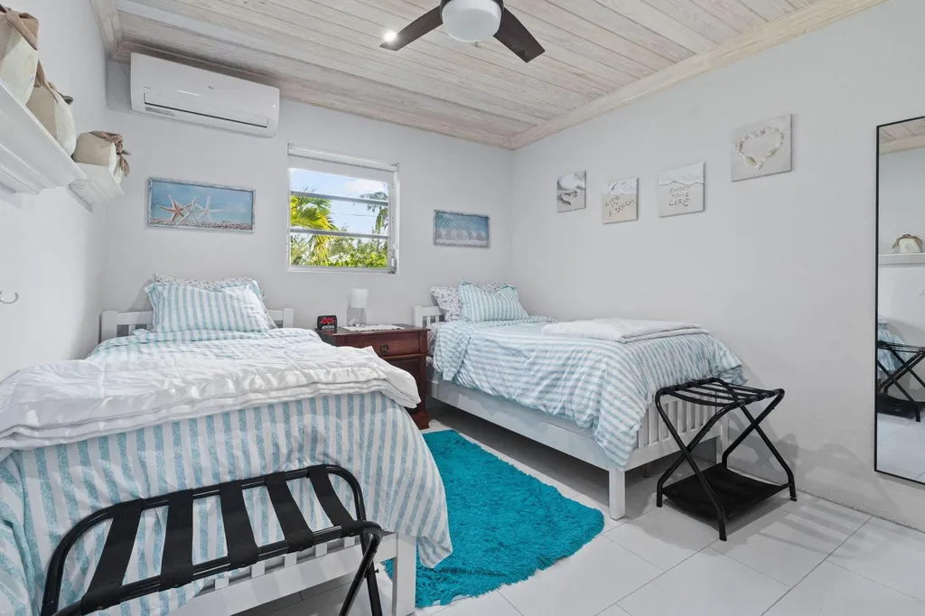 Tarpum Bay Eleuthera BS