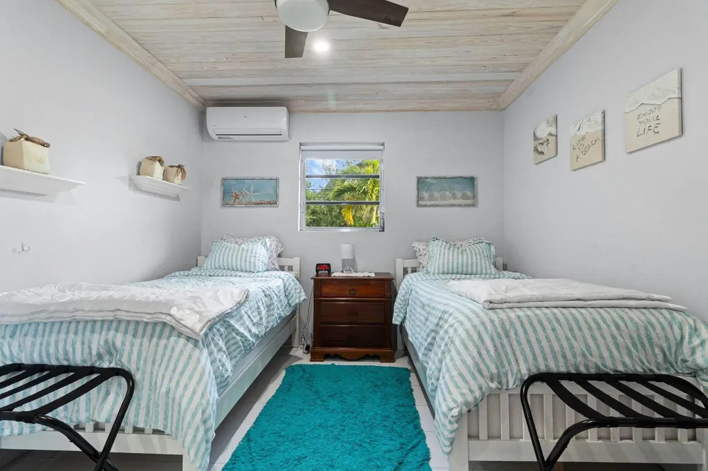 Tarpum Bay Eleuthera BS