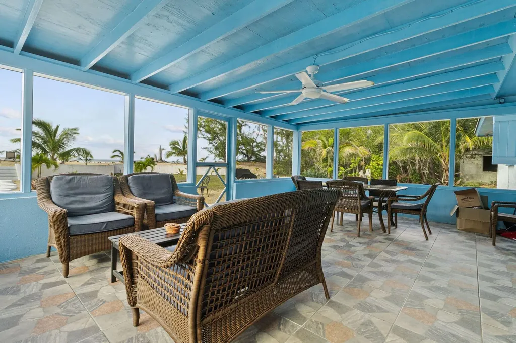 Tarpum Bay Eleuthera BS