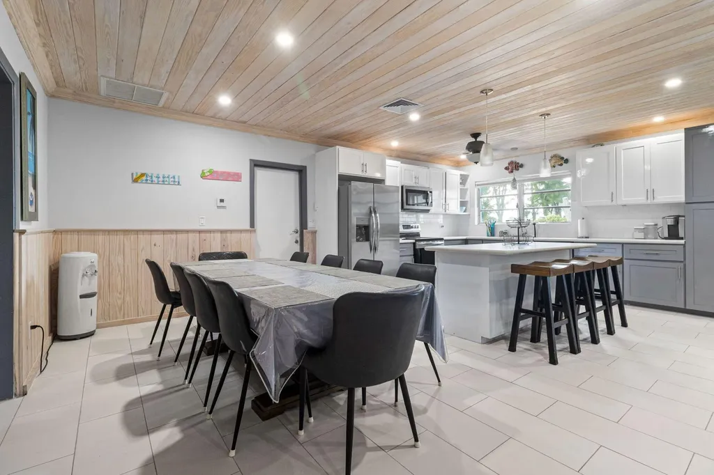 Tarpum Bay Eleuthera BS