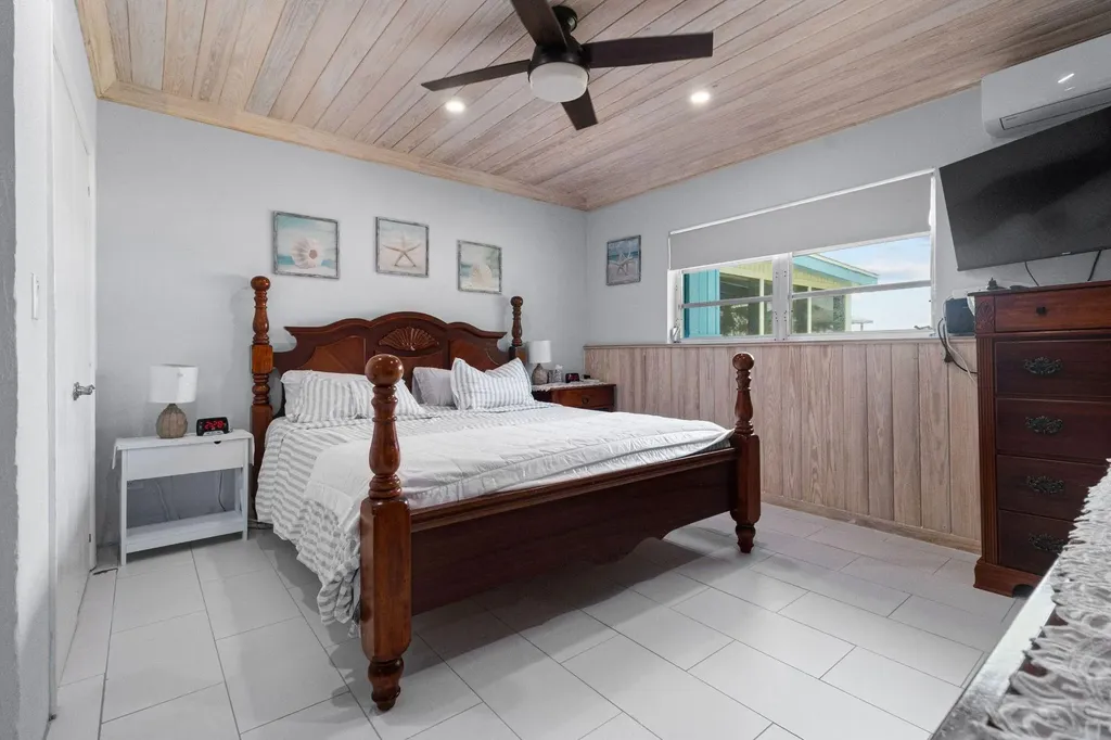 Tarpum Bay Eleuthera BS