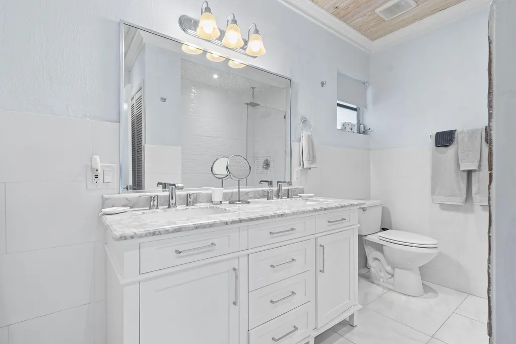 Tarpum Bay Eleuthera BS