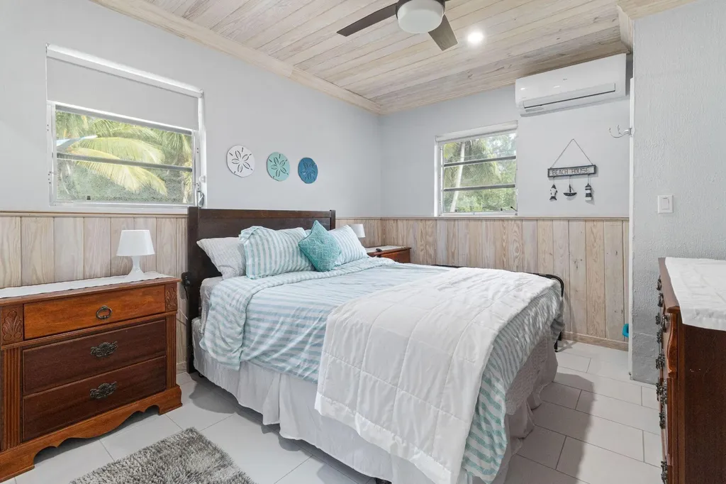 Tarpum Bay Eleuthera BS