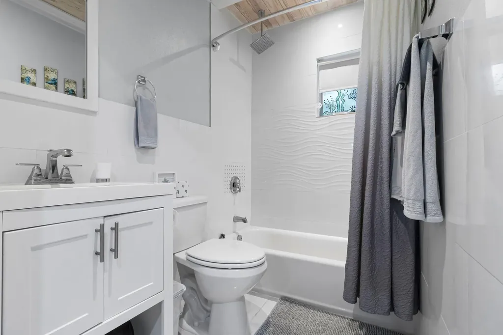 Tarpum Bay Eleuthera BS