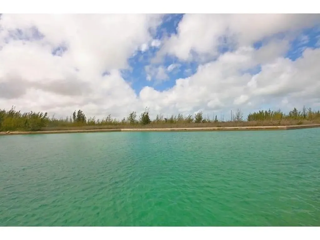 Dover Sound 74 Grand Bahama Freeport BS