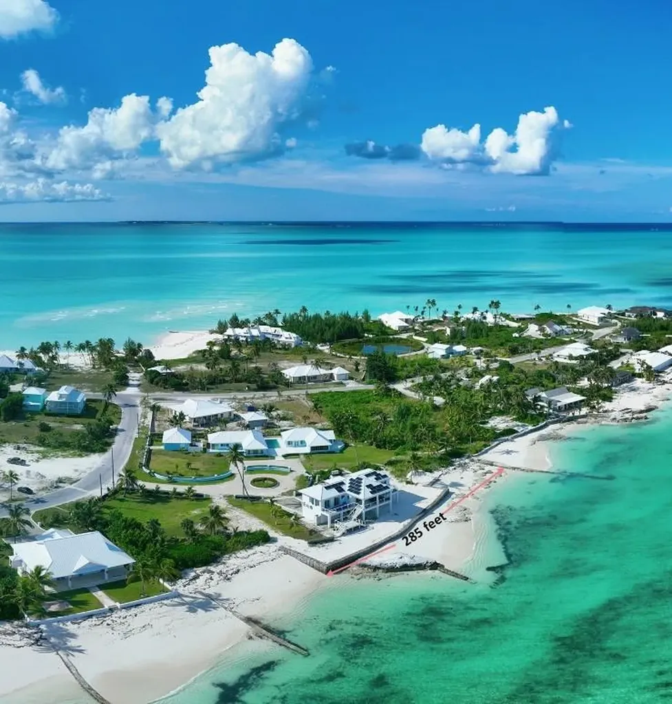 Suzies Rock Windward Beach Abaco BS