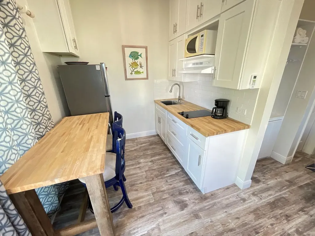 Hope Town, Lucky Star Abaco BS