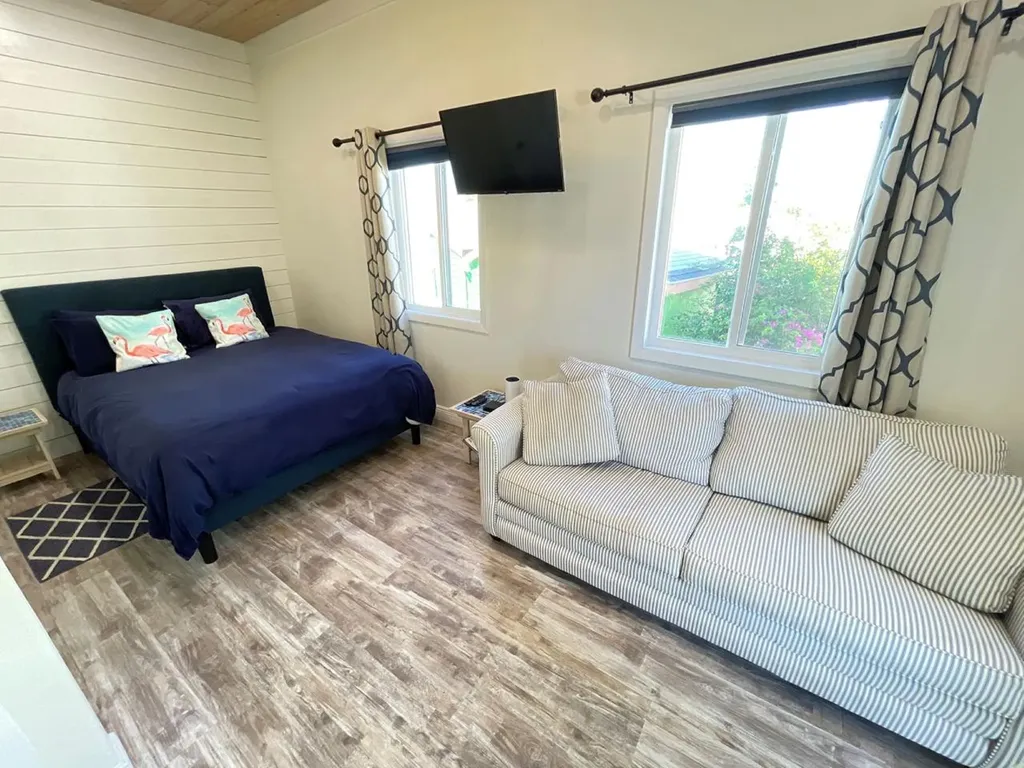 Hope Town, Lucky Star Abaco BS