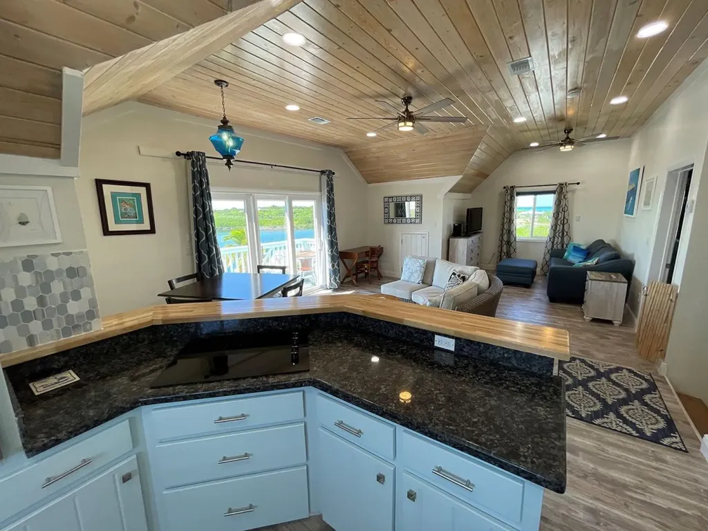 Hope Town, Lucky Star Abaco BS