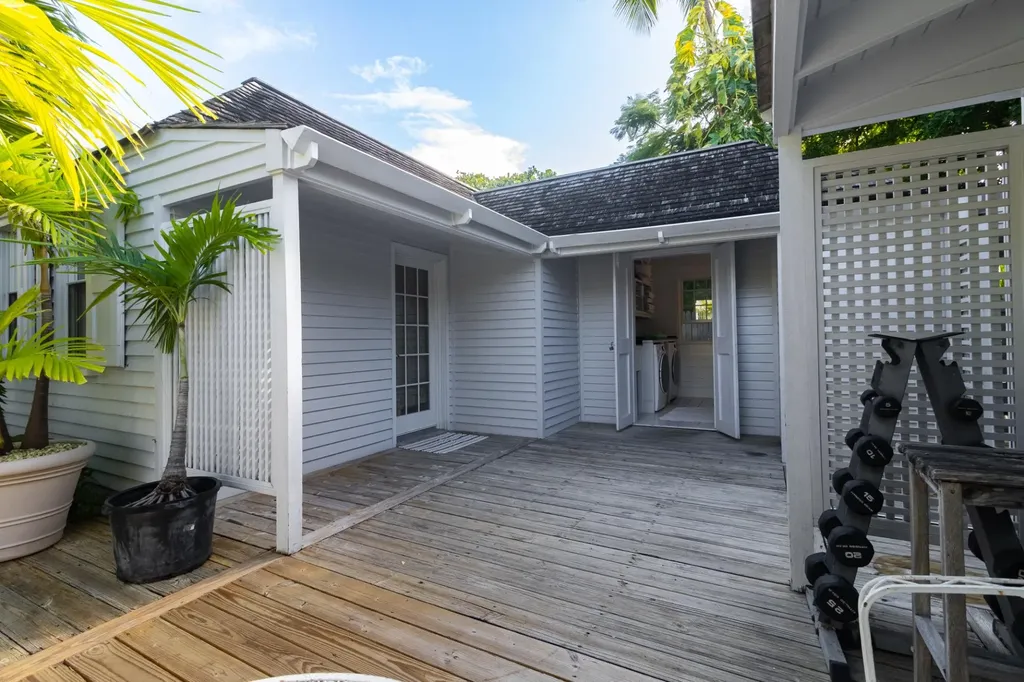 Java Estate Eleuthera BS