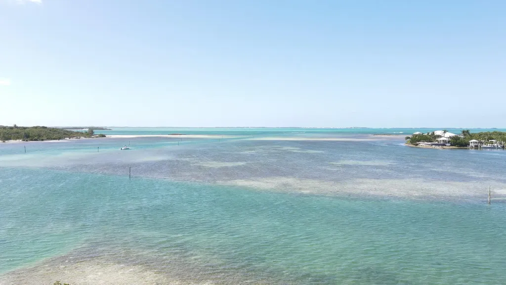 Lot B White Sound Abaco BS