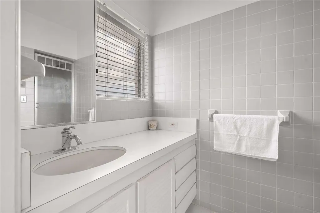 19/20 Towers Of Cable Beach New Providence Paradise Island BS