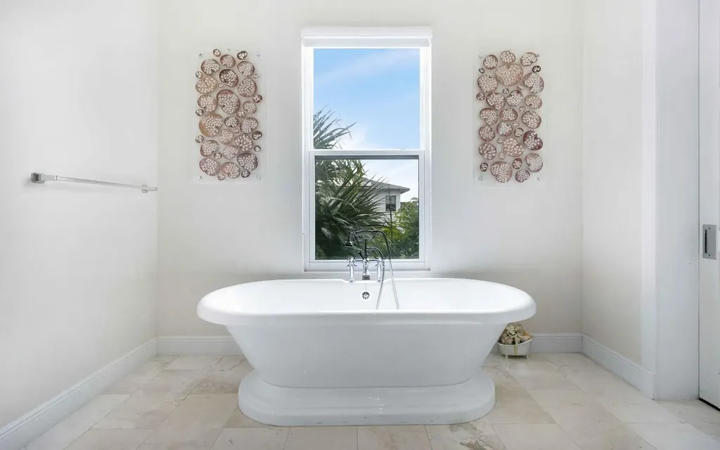 15 Bay Creek Drive New Providence Paradise Island BS