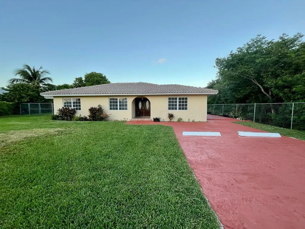 #21 Inverness Lane Grand Bahama Freeport BS