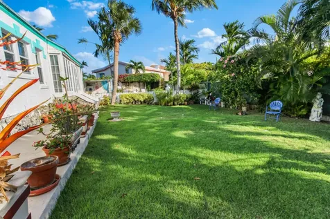 Tower Heights 15 New Providence Paradise Island BS