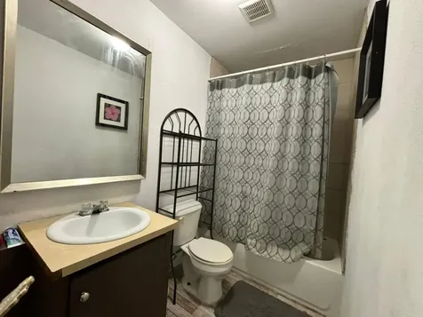 Kim's Crescent, Baillou H New Providence Paradise Island BS